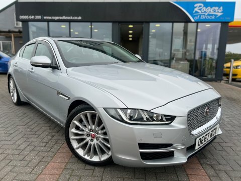 Jaguar XE 2.0 D Portfolio Silver