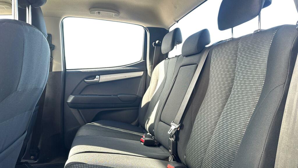 Isuzu D-Max Yukon White #4