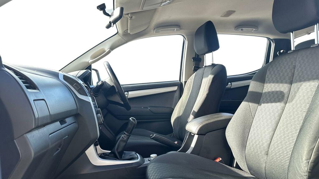 Isuzu D-Max Yukon White #3