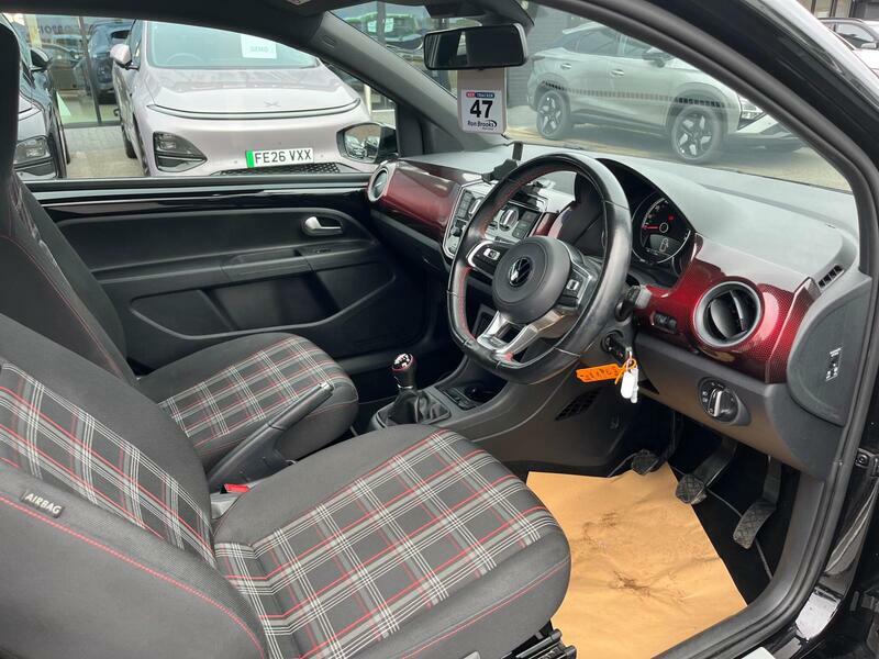 Volkswagen Up Volkswagen Hatchback 1.0 65Ps Red #12