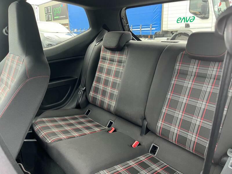 Volkswagen Up Volkswagen Hatchback 1.0 65Ps Red #13