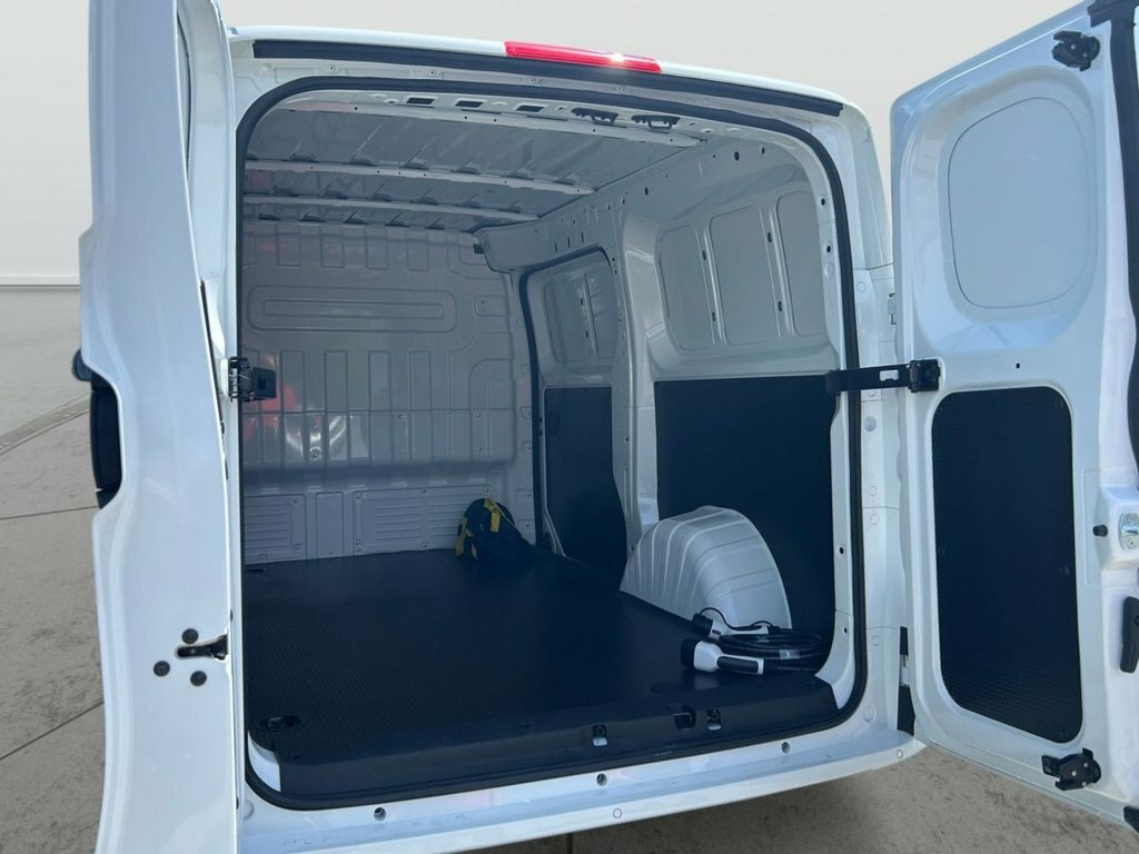 Maxus eDeliver 5 64Kwh Panel Van 6Dr L1 163 Ps White #5