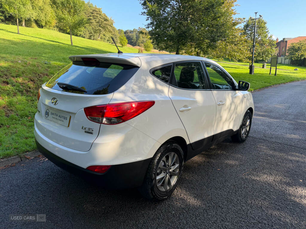 Hyundai Ix35 1.7 Crdi S 2Wd White #3