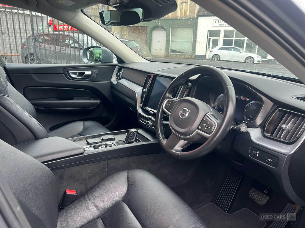Volvo XC60 2.0 B4d Momentum Awd Geartronic Grey #6