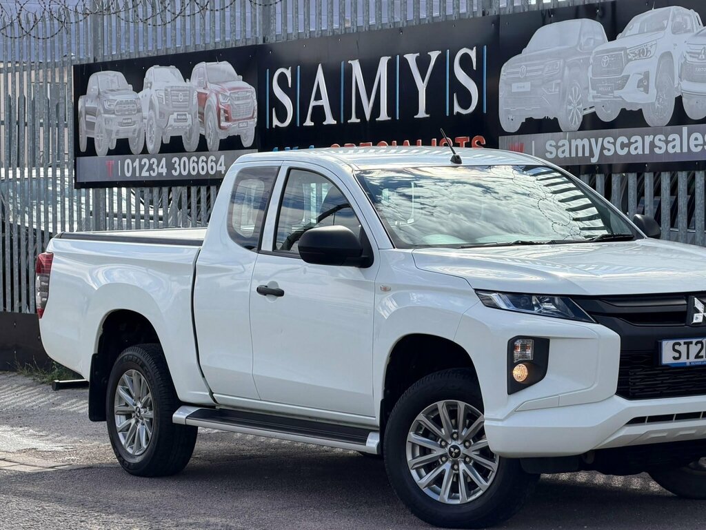 Mitsubishi L200 4Life Club Cab Di-d White #3