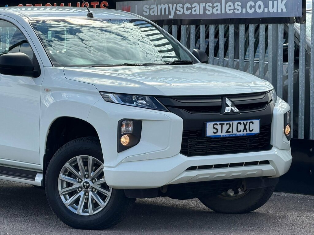 Mitsubishi L200 4Life Club Cab Di-d White #4