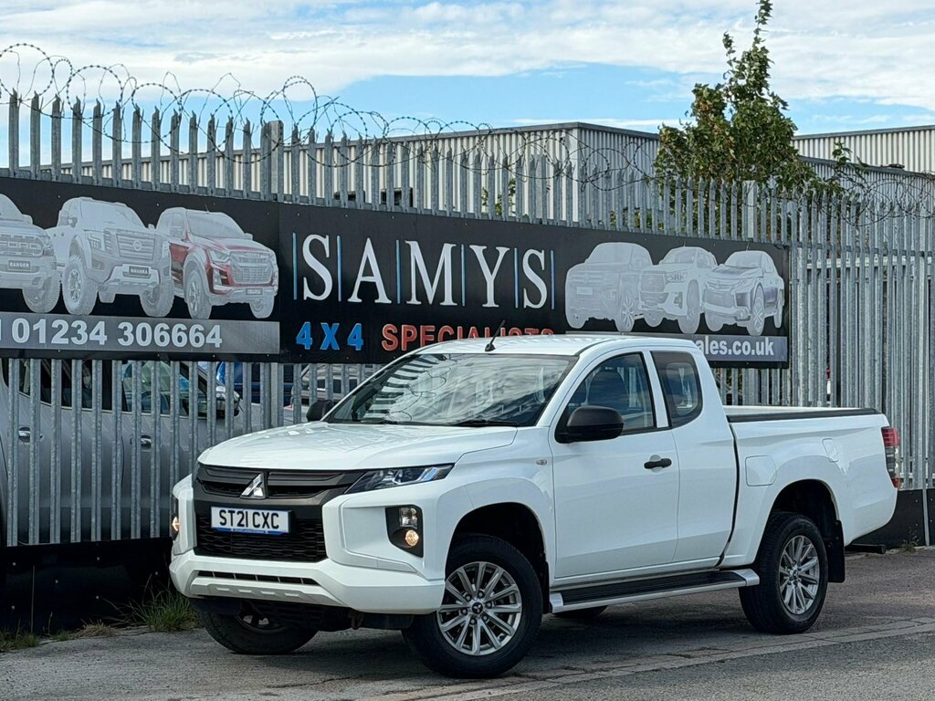 Mitsubishi L200 4Life Club Cab Di-d White
