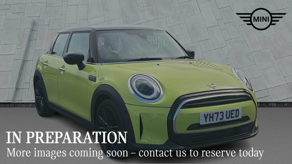 Mini Hatch 5-Door Hatch Cooper Exclusive Yellow