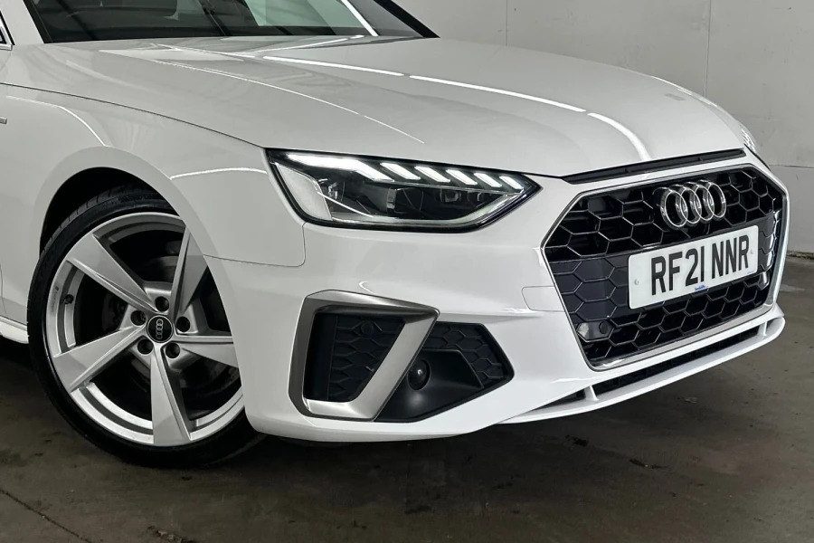 Audi A4 A4 35 Tfsi S Line Saloon White