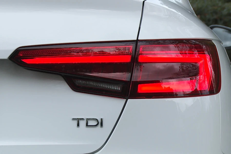 Audi A4 A4 2.0 Tdi Ultra Se S Tronic Saloon Black #3