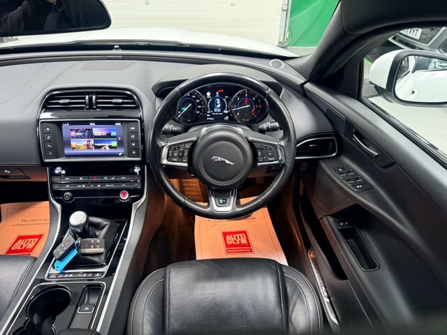 Jaguar XE 2.0D R-sport Euro 6 S S White #4