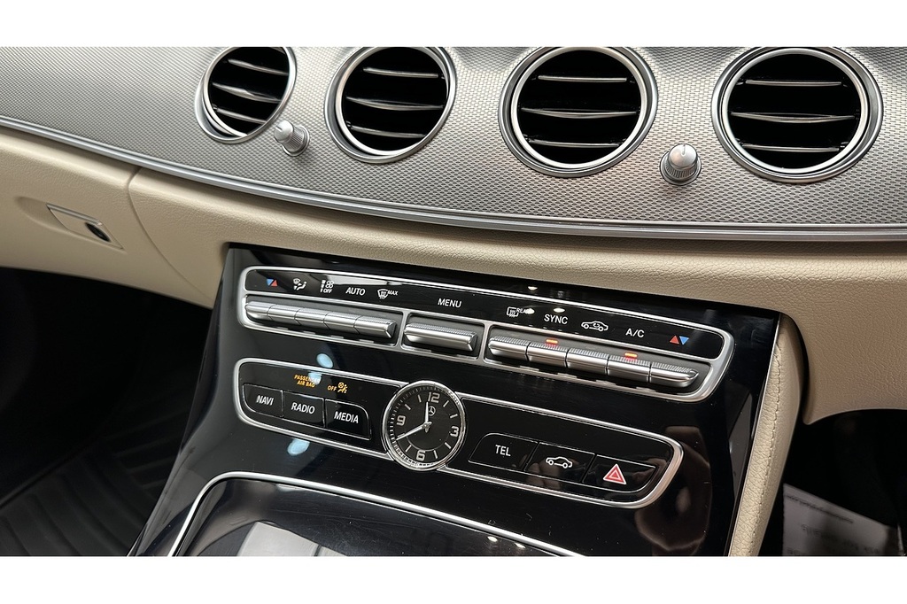 Mercedes-Benz E Class 2.0 E220d Amg Line G-tronic Euro 6 Ss White #42