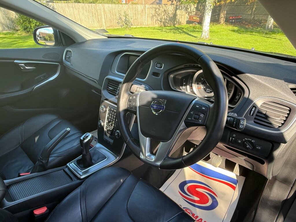 Volvo V40 D2 118Bhp R-design - Heated Seats Red #14