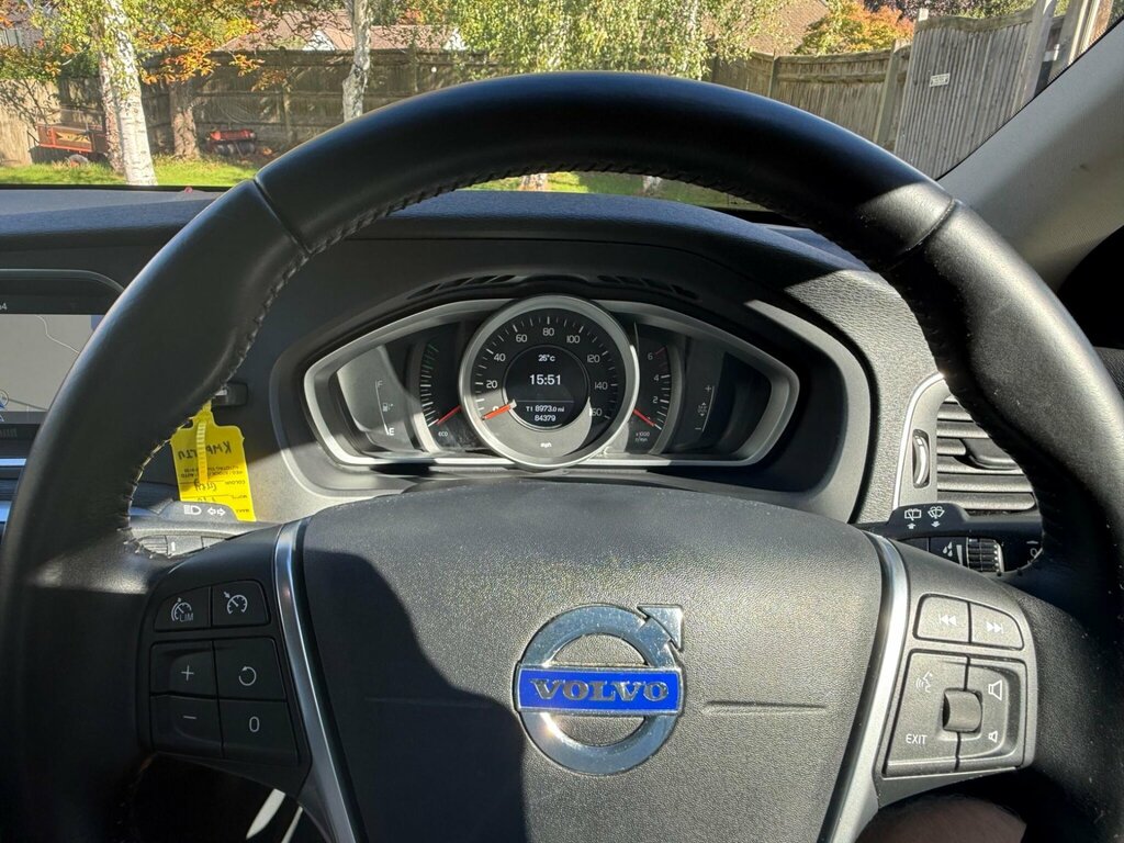 Volvo V40 D2 118Bhp R-design - Heated Seats Red #16