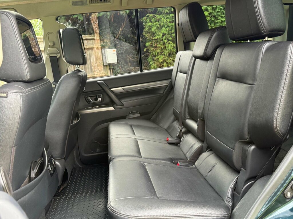Mitsubishi Shogun Suv 3.2 Di-dc Warrior 4Wd L3 201515 White #11