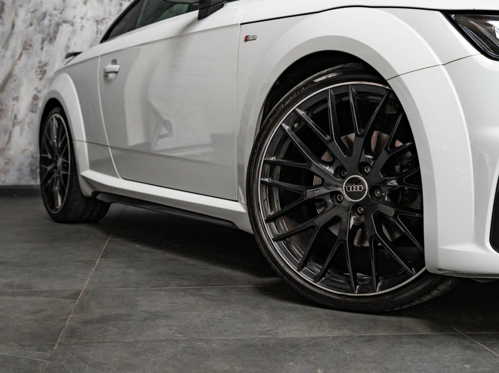 Audi TT 2L Black Edition White #5
