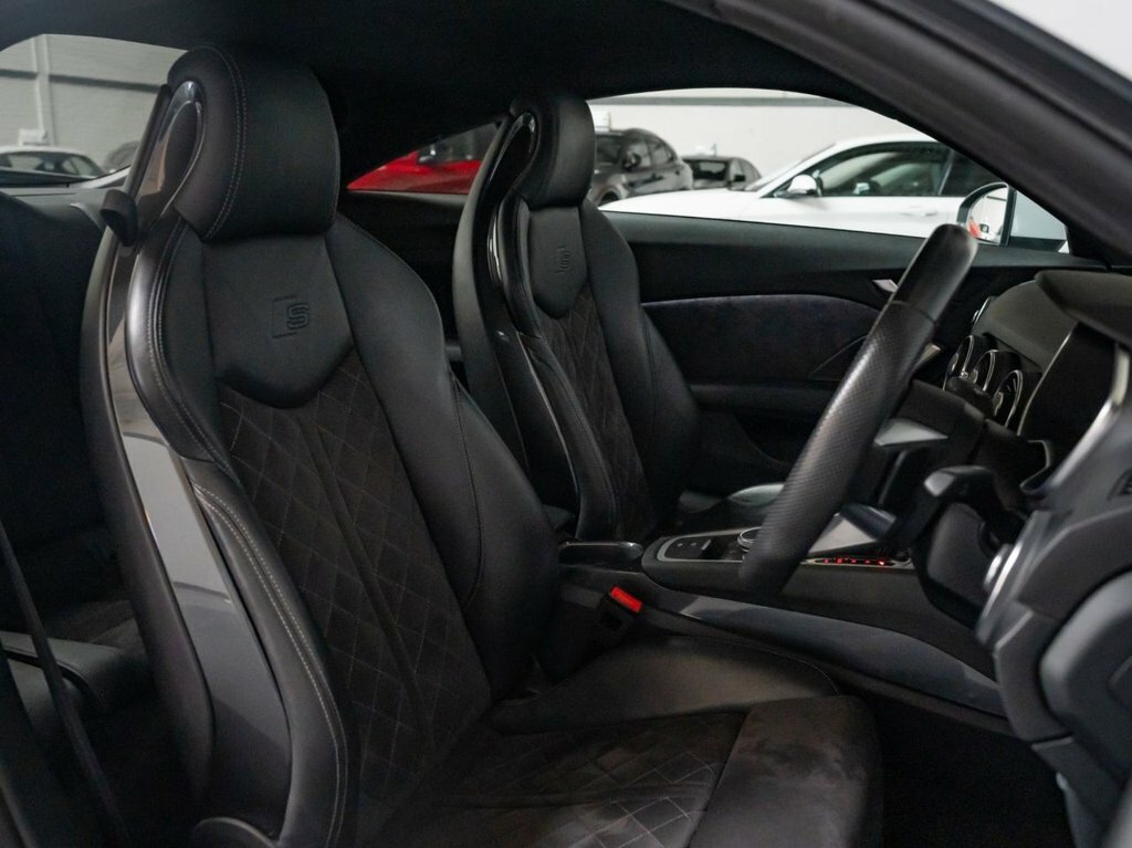 Audi TT 2L Black Edition White #6