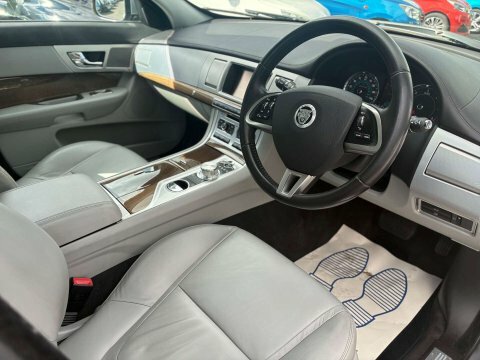 Jaguar XF 2.2 D Premium Luxury 190 Bhp Silver #8