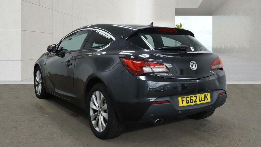 Vauxhall Astra GTC Coupe 2.0 Cdti Sri Euro 5 201262 Black #3