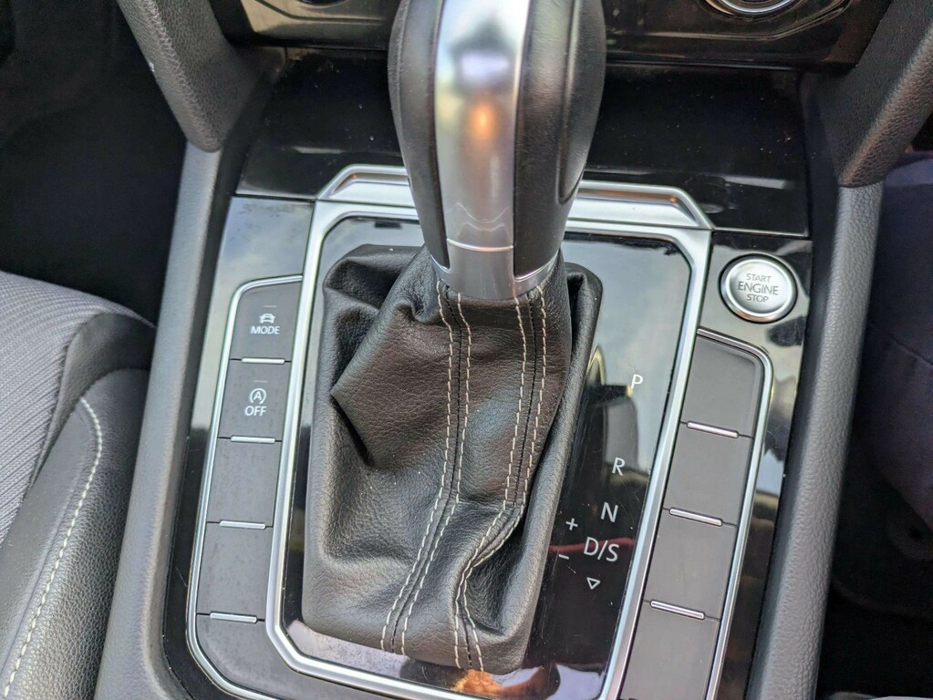 Volkswagen Passat Estate Black #19