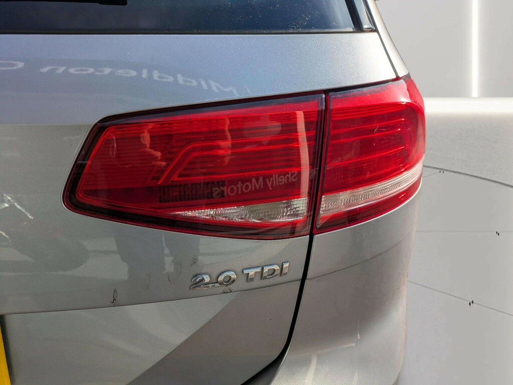 Volkswagen Passat Estate Black #35