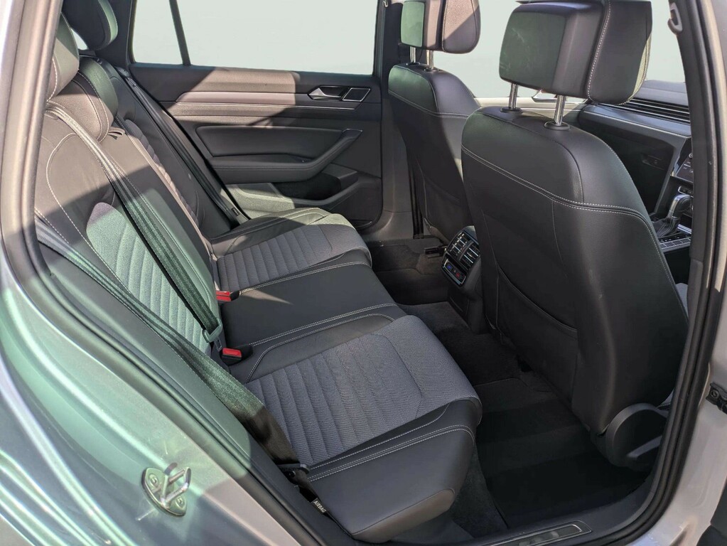Volkswagen Passat Estate Black #31