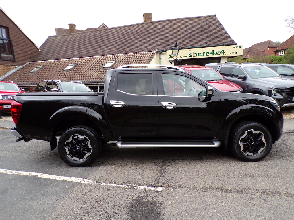 Nissan Navara 2.3 Dci Tekna Pickup Double Cab Black #6
