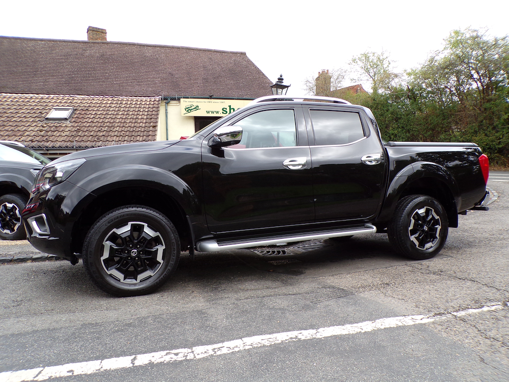 Nissan Navara 2.3 Dci Tekna Pickup Double Cab Black #2