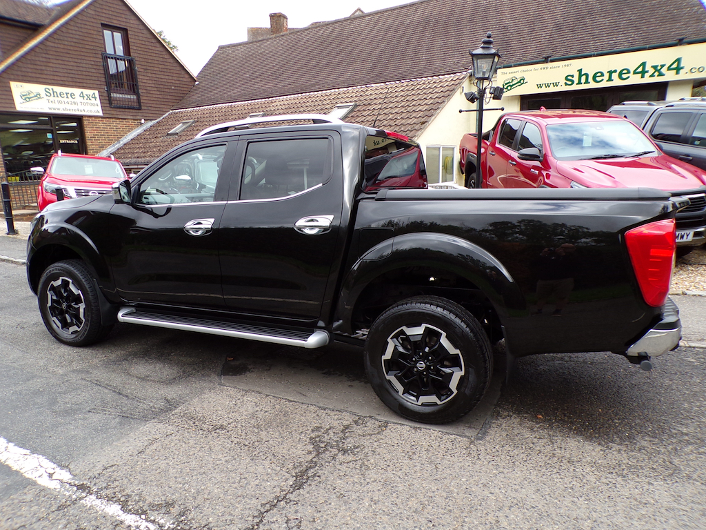 Nissan Navara 2.3 Dci Tekna Pickup Double Cab Black #3