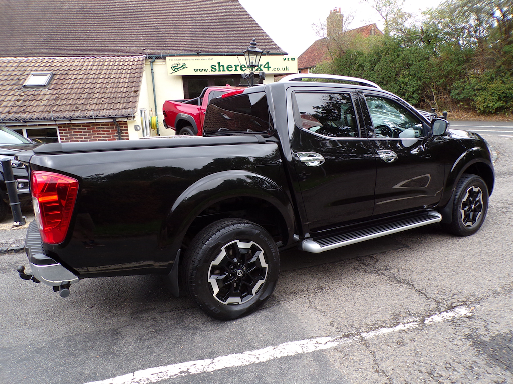 Nissan Navara 2.3 Dci Tekna Pickup Double Cab Black #4