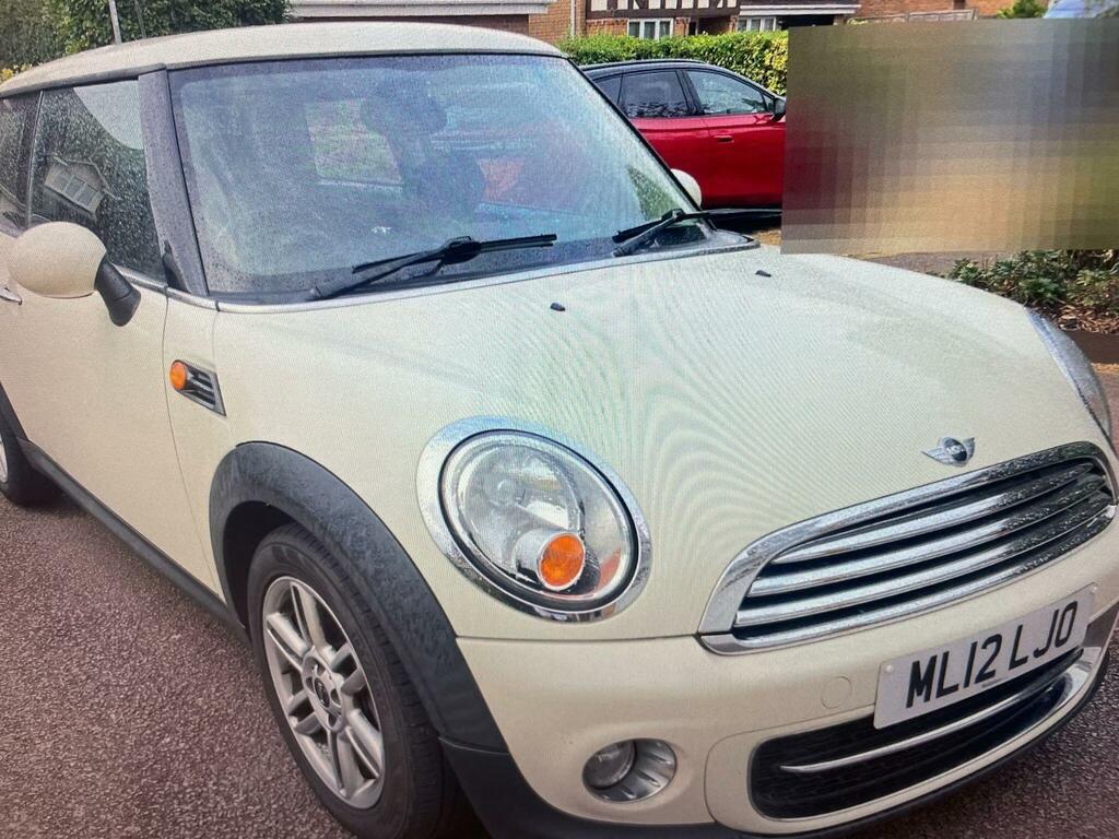 Mini Hatch Cooper D White