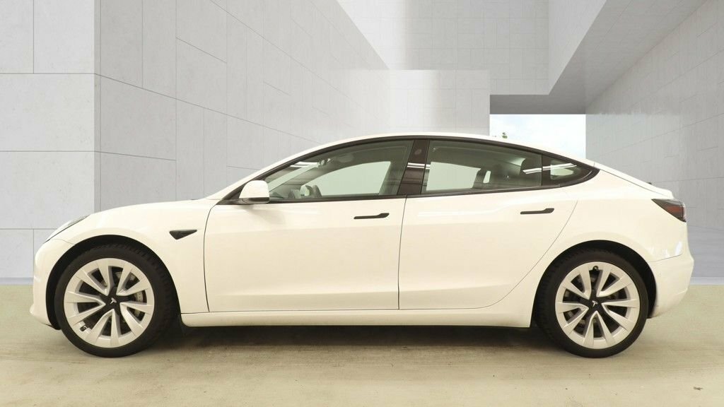 Tesla Model 3 Saloon White #4