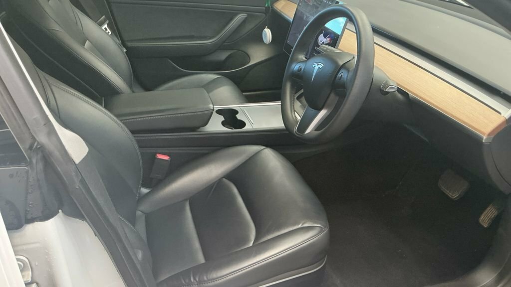 Tesla Model 3 Saloon White #3