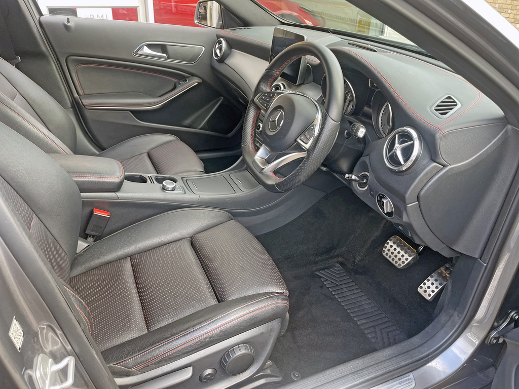 Mercedes-Benz GLA Class Gla220d Amg Line Premium 4-Matic Eu6 #5