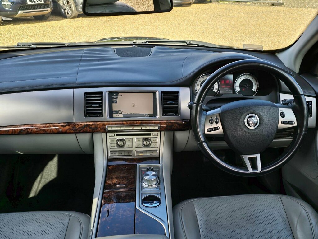 Jaguar XF V6 Premium Luxury Green #9