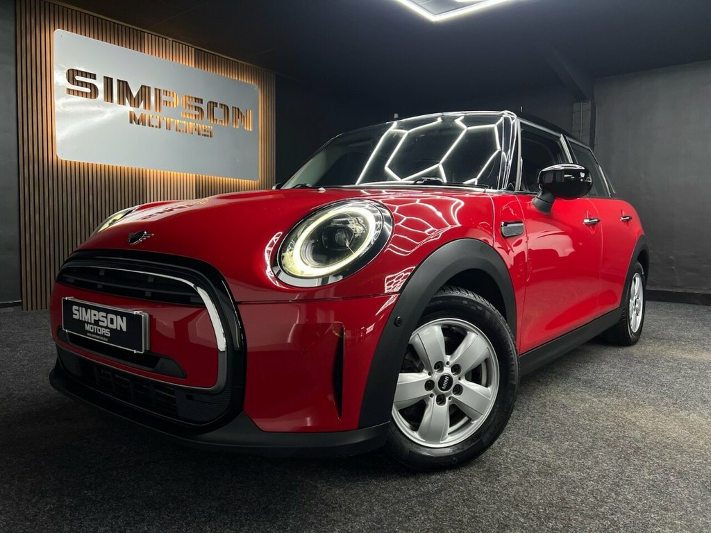 Mini Hatch 1.5L Cooper Classic Red