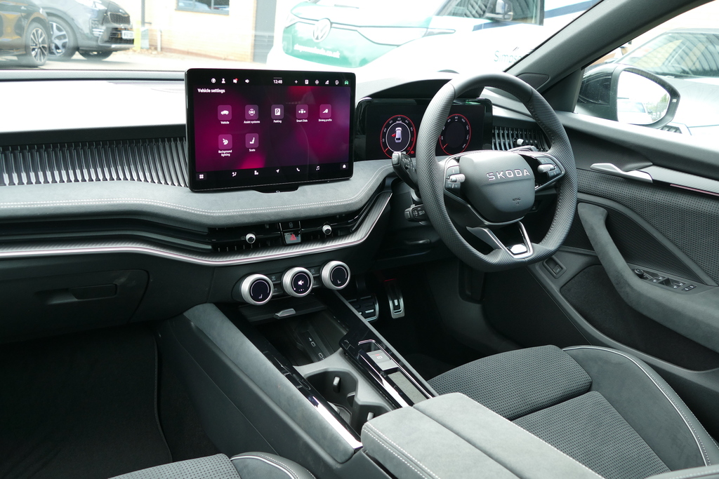Skoda Superb 1.5 Tsi E-tec Sportline Dsg 150 Ps Black #2