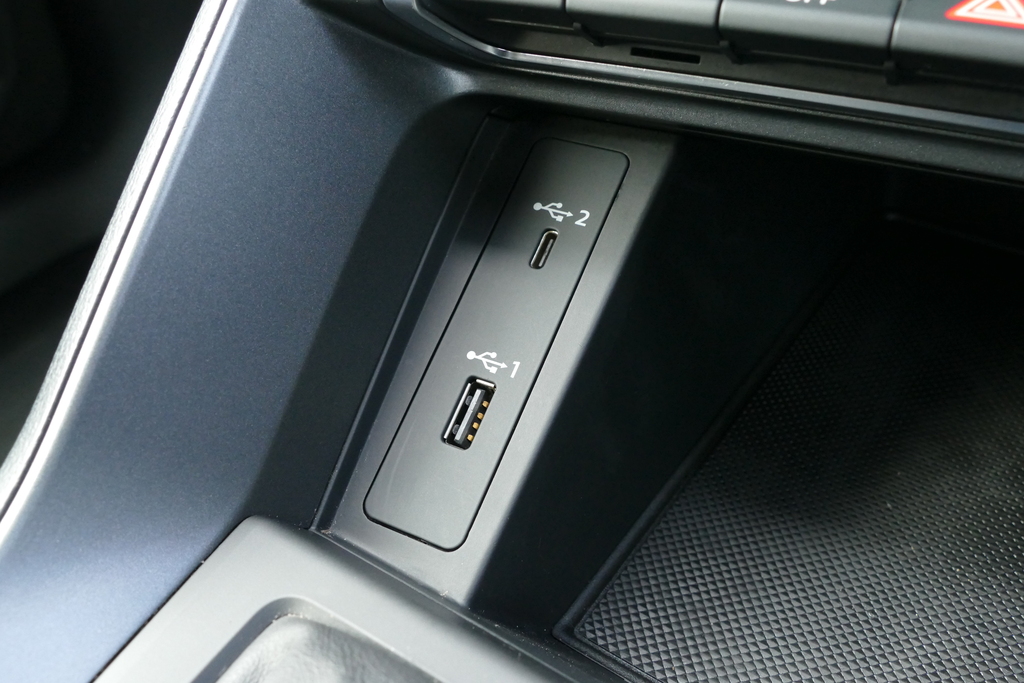 Audi Q3 Q3 Sport 35 Tdi White #32