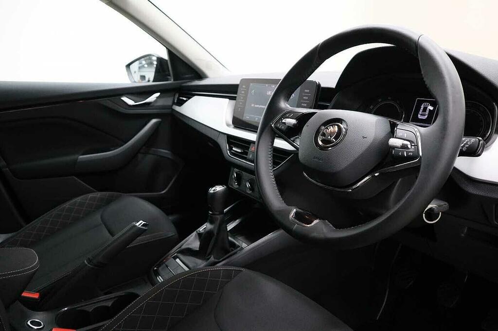 Skoda Kamiq 1.0 Tsi 110 Se Drive Black #6