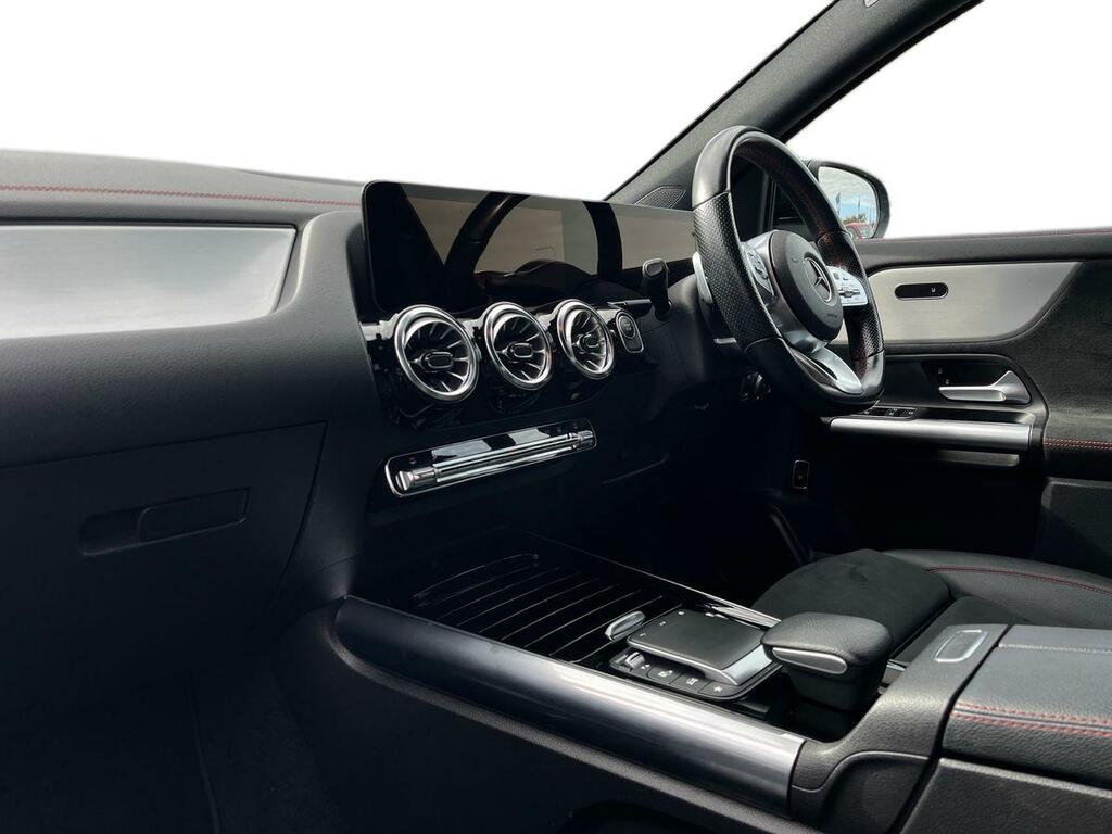 Mercedes-Benz EQA Eqa 300 66.5Kwh Amg Line Suv 4Ma Black #3