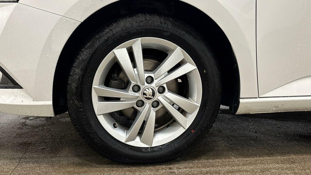 Skoda Fabia 1.0 Mpi Se White #5