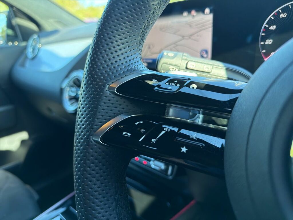 Mercedes-Benz GLA Class Gla 200 Amg Line Executive #13