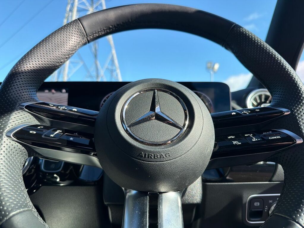 Mercedes-Benz GLA Class Gla 200 Amg Line Executive #38