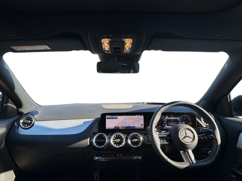 Mercedes-Benz GLA Class Gla 200 Amg Line Executive #9