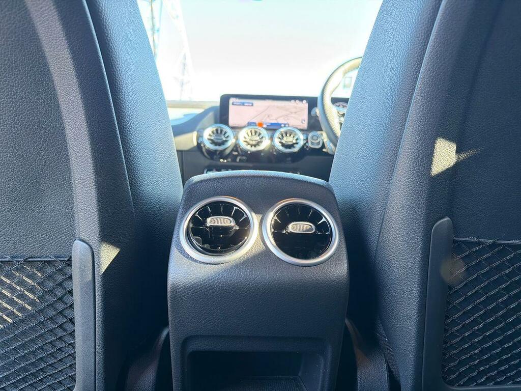 Mercedes-Benz GLA Class Gla 200 Amg Line Executive #25