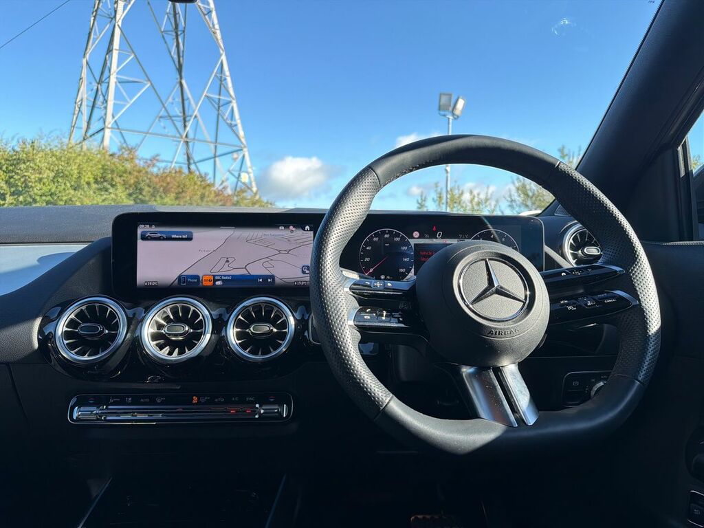 Mercedes-Benz GLA Class Gla 200 Amg Line Executive #12