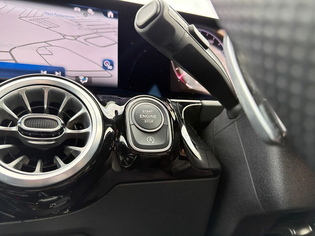 Mercedes-Benz GLA Class Gla 180 Sport Edition Black #32