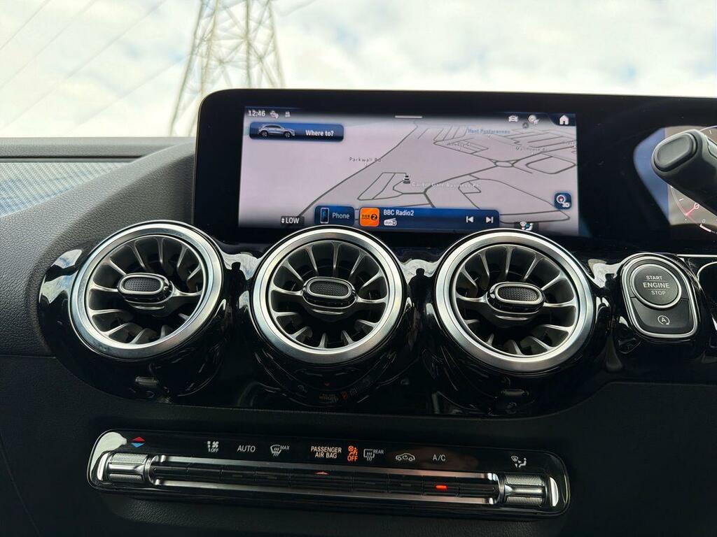 Mercedes-Benz GLA Class Gla 180 Sport Edition Black #33