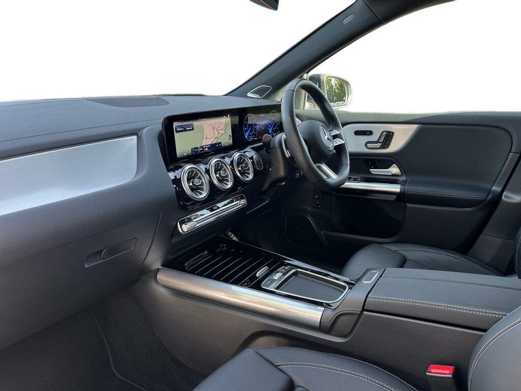Mercedes-Benz EQA Eqa 250 70.5Kwh Amg Line Premium Plus White #3