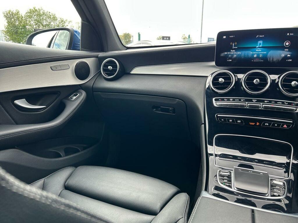 Mercedes-Benz GLC Class 300 4Matic Amg Line Premium Plus Silver #28